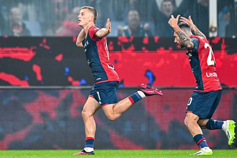 Gudmundsson festeja o golo Gudmundsson festeja o golo
