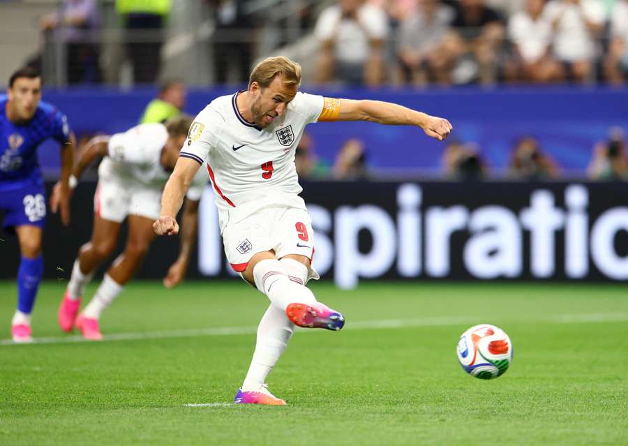 Kane scores from the spot Kane scores from the spot