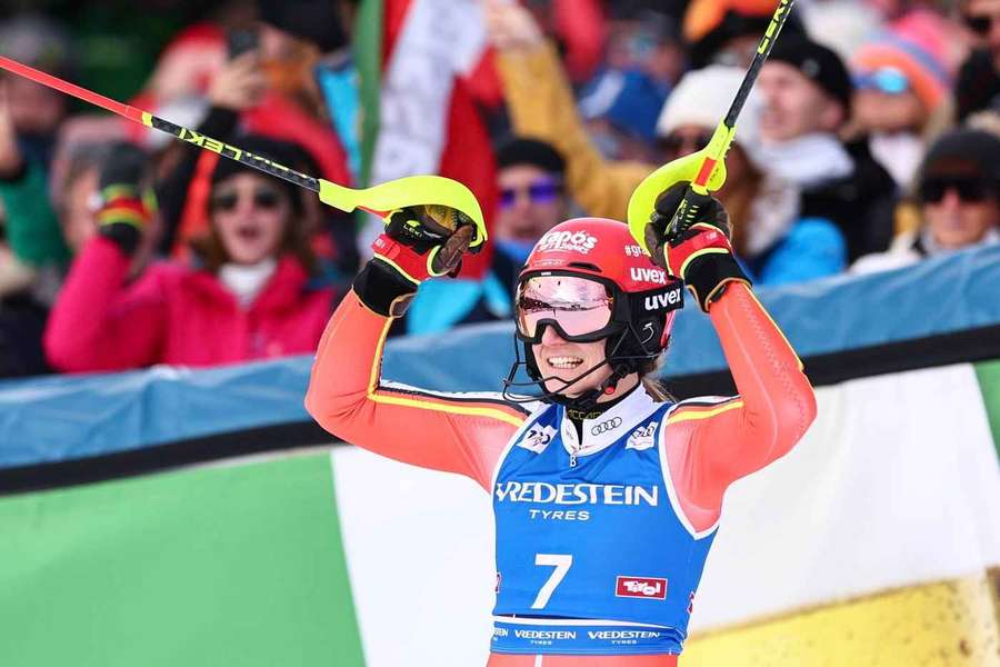 Lena Dürr nach dem Zieleinlauf beim Slalom in Gurgl.