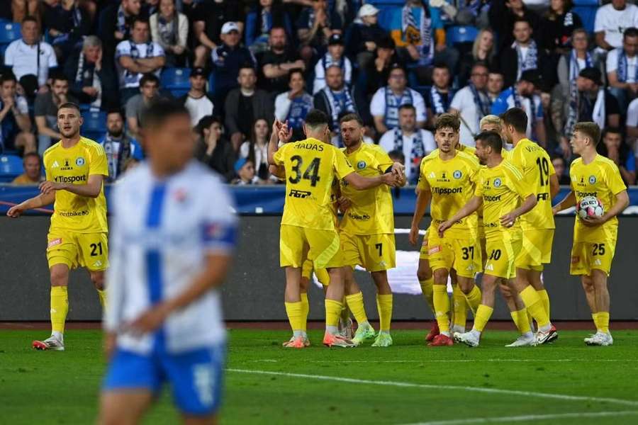 Radosť hráčov Sigmy Olomouc, ktorí vyradili Ostravu v semifinále pohára.