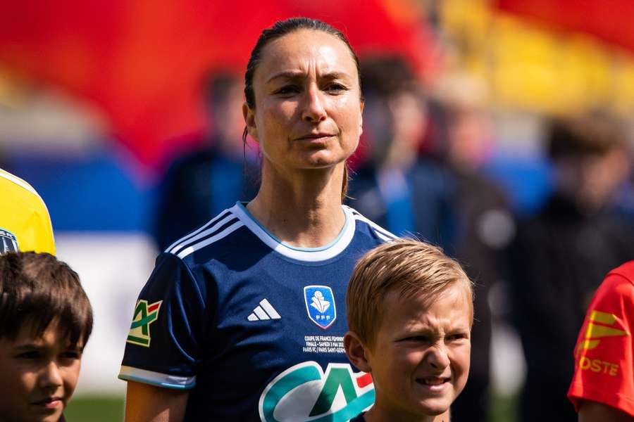 Gaëtane Thiney termina carreira