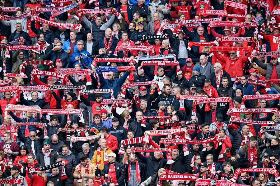 Die Fans der 1. FC Kaiserslautern können auf eine Rückkehr in die Bundesliga hoffen.