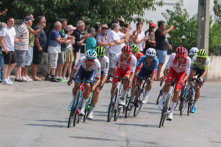 Ciclistas durante a 6.ª etapa da Volta a Portugal