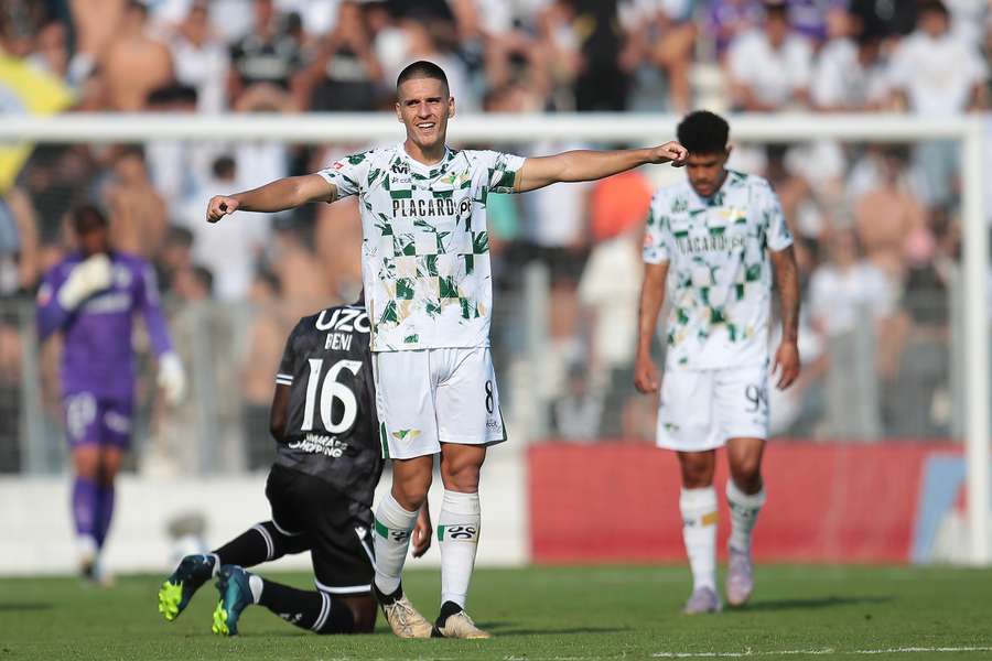 Moreirense bate vizinho Vitória