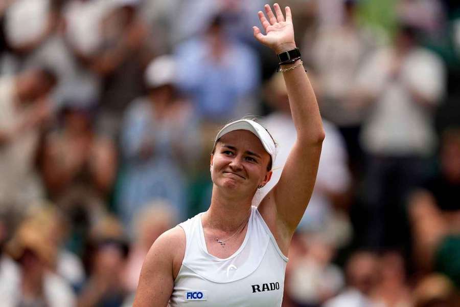 Barbora Krejčíková obhajuje wimbledonský triumf.