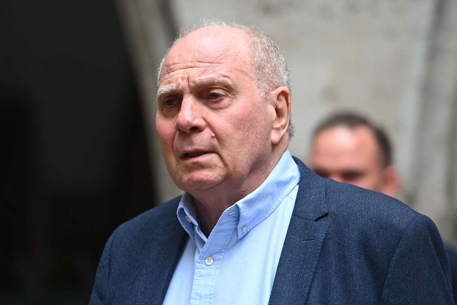 Uli Hoeneß hat an die wirtschaftliche Vernunft deutscher Profivereine appelliert.