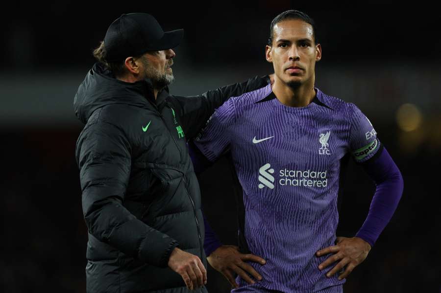 Van Dijk și Jurgen Klopp, în 2024, perioadă în care tehnicianul neamț era antrenorul lui Liverpool Van Dijk și Jurgen Klopp, în 2024, perioadă în care tehnicianul neamț era antrenorul lui Liverpool