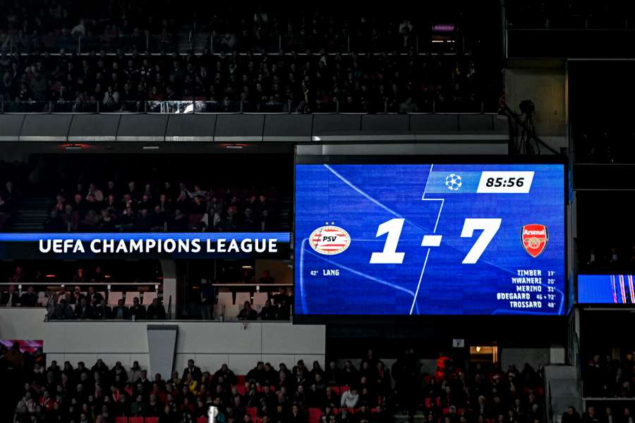 El PSV perdió 1-7 contra el Arsenal en Eindhoven.