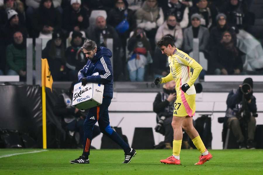 Andrea Cambiaso saiu lesionado do jogo com o Bolonha