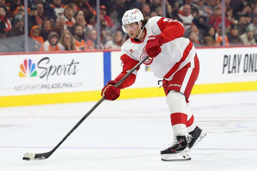 Moritz Seider auf dem Eis für die Detroit Red Wings.