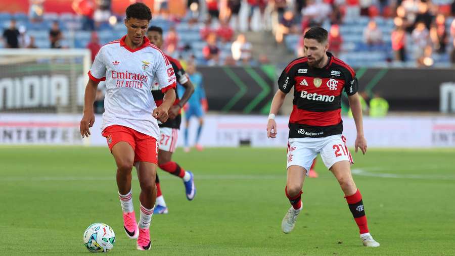 Bah deu dinâmica ao flanco direito Bah deu dinâmica ao flanco direito