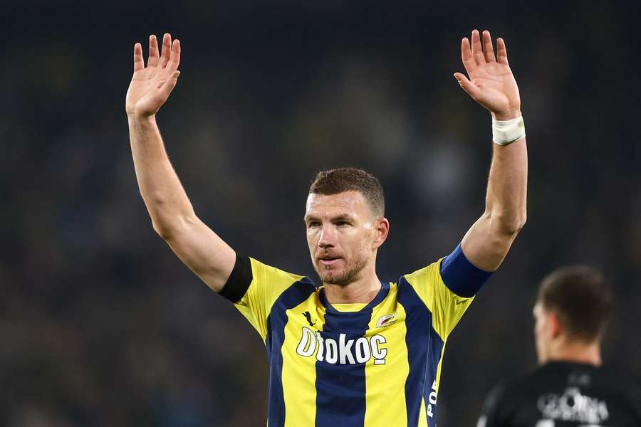 Dzeko em destaque na vitória do Fenerbahçe