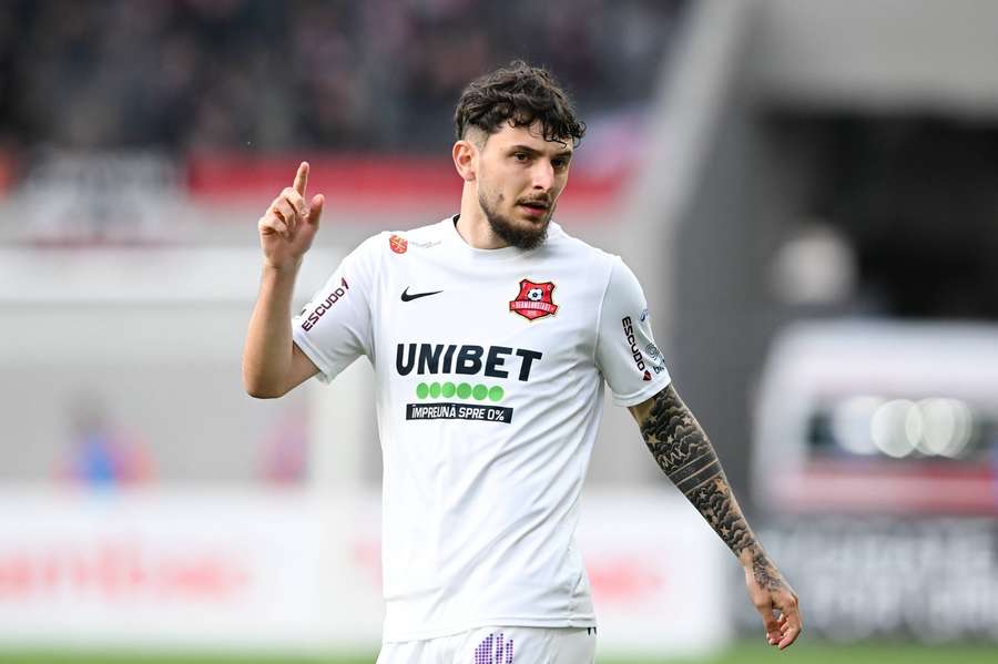 Ianis Stoica vai jogar no Estrela da Amadora