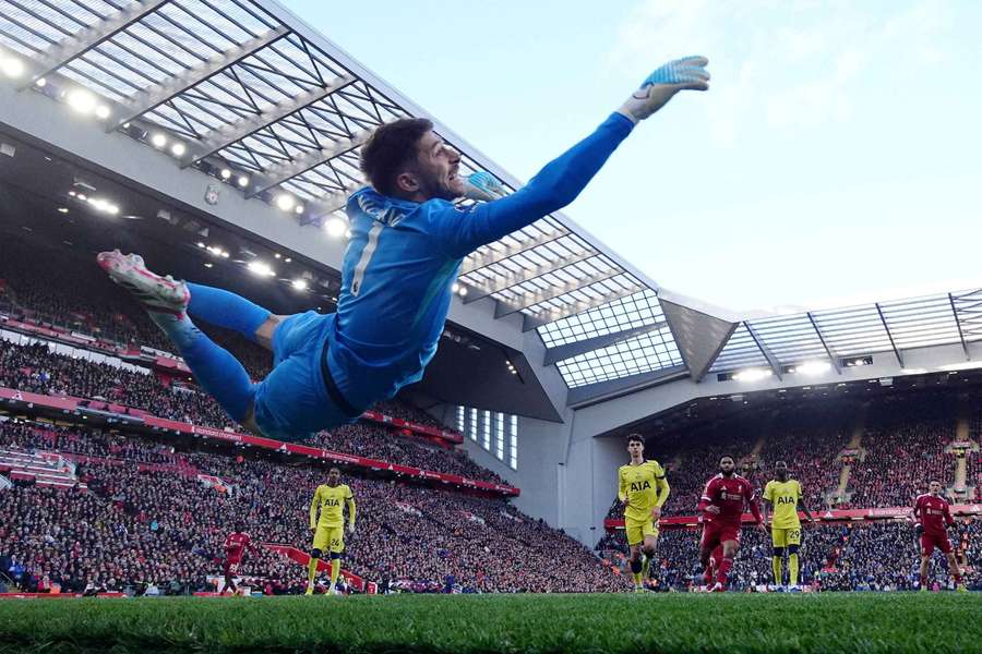Vicario, en una estirada durante el Liverpool-Tottenham Vicario, en una estirada durante el Liverpool-Tottenham