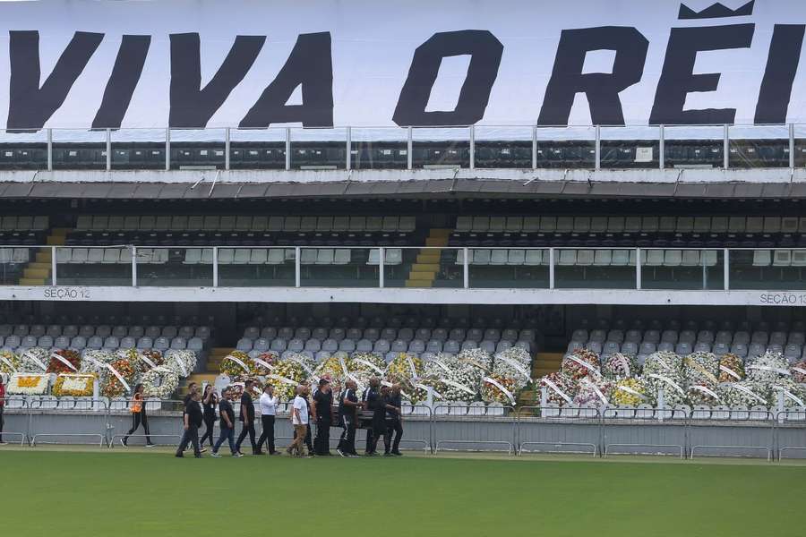 Sicriul lui Pele a fost adus pe stadionul lui Santos
