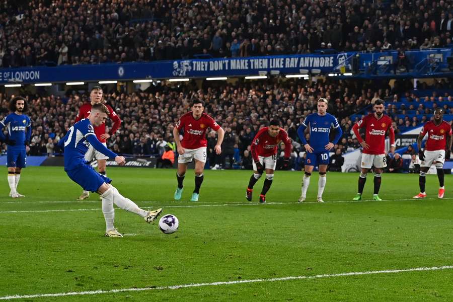 Fra himmel til helvede: Chelsea sænker United og Højlund med to mål i tillægstiden