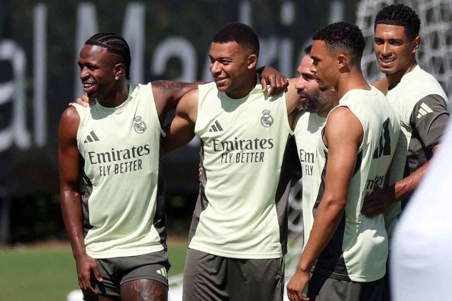 Vinicius (l.) und Mbappé (m.) haben Spaß bei Training