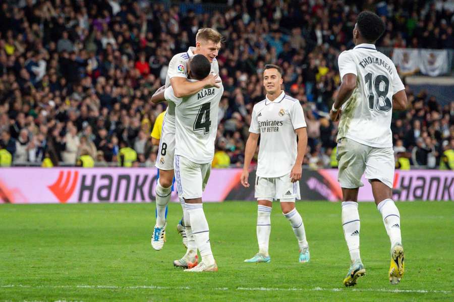 Toni Kroos jubler efter sin scoring til 2-0 i kampen mod Cadiz.