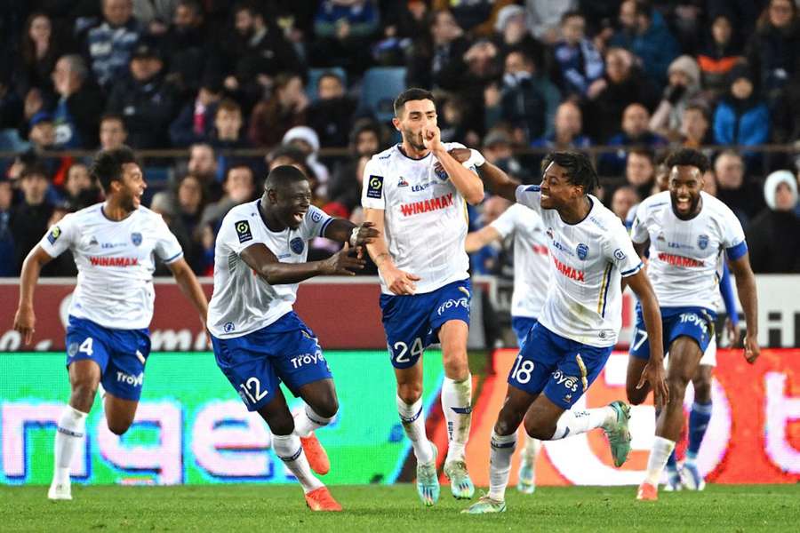 Štrasburk doma nevyhrál ani na devátý pokus, Rennes rozhodlo v úplném závěru