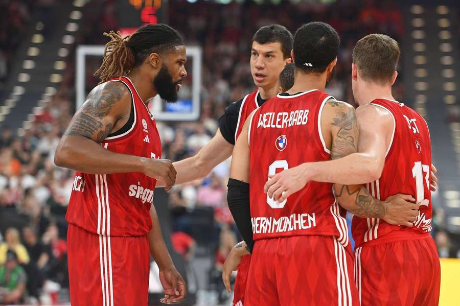 Bayern will eine titellose Saison in Herberts erster Spielzeit verhindern