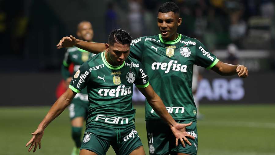 Rony fez dois gols na vitória do Palmeiras