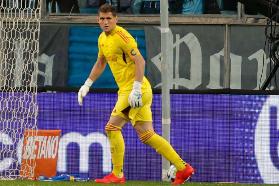 Rafael Cabral lamentou a derrota para o Grêmio por 3 a 0 neste domingo (27)