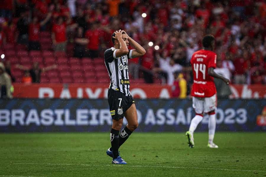 Der FC Santos ist nach dem 1:7 in Porto Alegre am Boden.