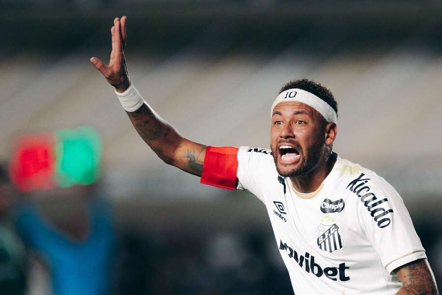 Neymar sa znovu zranil.