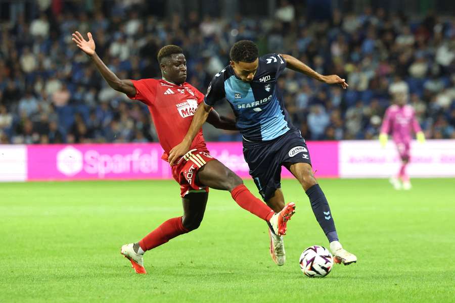 À 11 contre 10 pendant 45 minutes, Brest sécurise sa 1ere victoire de la saison face au Havre À 11 contre 10 pendant 45 minutes, Brest sécurise sa 1ere victoire de la saison face au Havre