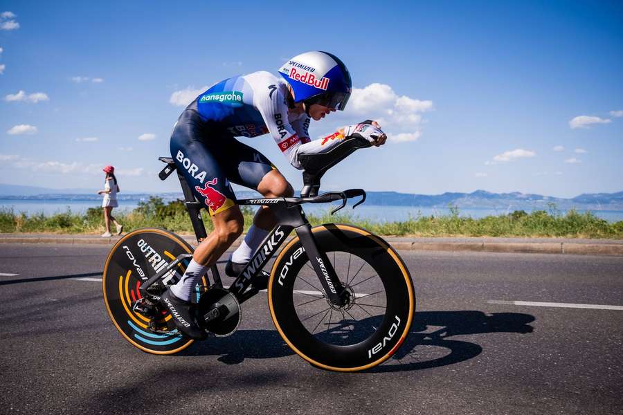 Lipowitz ist nach seinem schweren Sturz bei der Tour de France bereits operiert worden Lipowitz ist nach seinem schweren Sturz bei der Tour de France bereits operiert worden