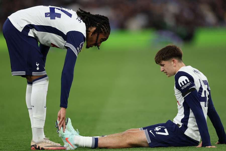 FIFA a anunțat testarea unei noi reguli: jucătorii accidentați vor sta pe tușă două minute