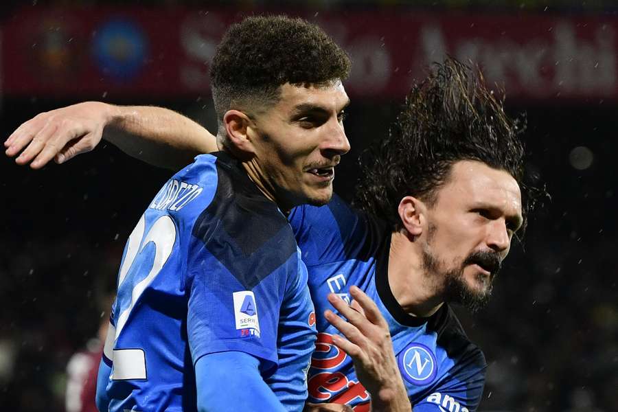 Di Lorenzo e Mário Rui comemoram primeiro gol do Napoli