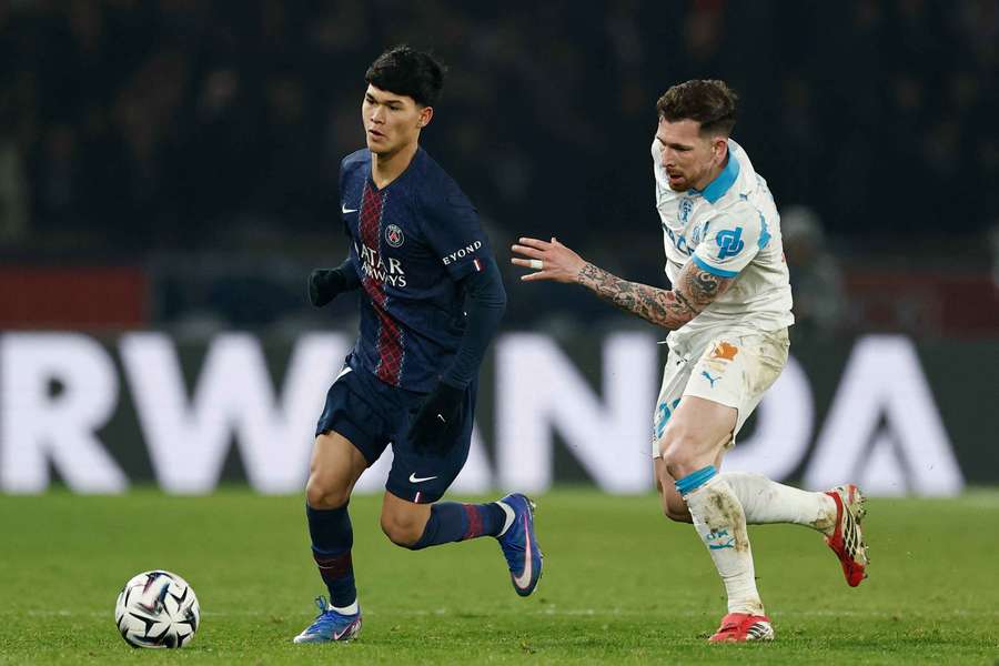 Dro Fernández em ação diante do Marselha