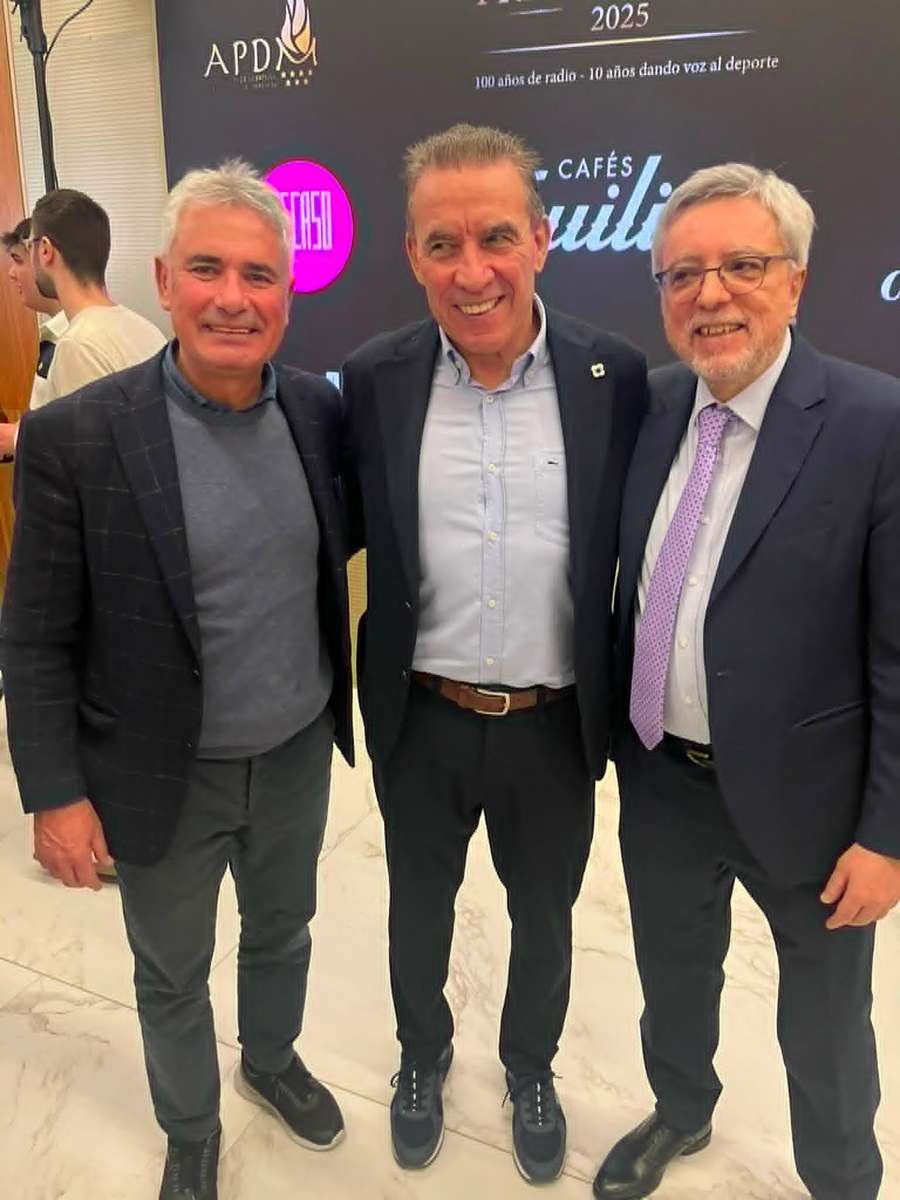 Manolo Sánchez, con Paco Buyo y José Damián González Manolo Sánchez, con Paco Buyo y José Damián González