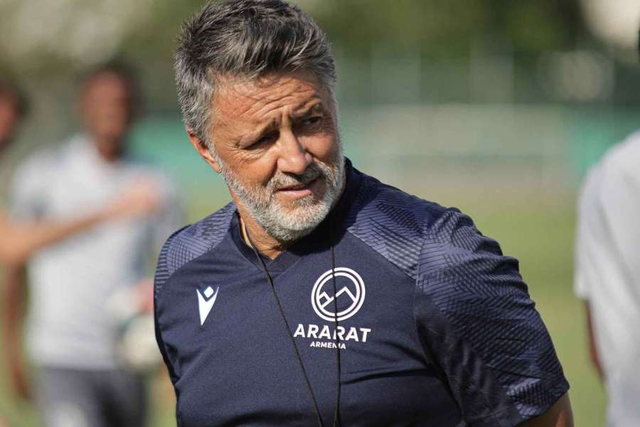 Manuel Tulipa, treinador do Ararat