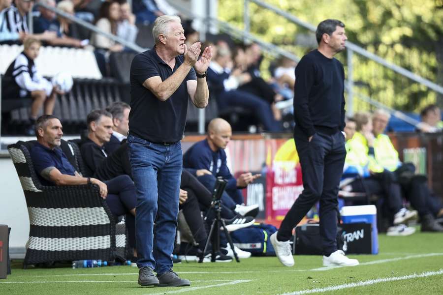 Trainers Peter Maes en Erwin Van de Looi zien hun ploegen gelijkspelen