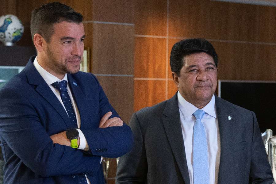 Emilio Garcia, diretor jurídico da FIFA, ao lado de Ednaldo Rodrigues, presidente da CBF