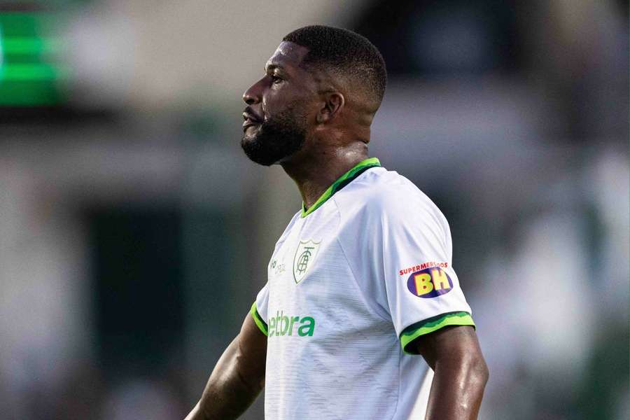 Emerson Santos cometeu pênalti bizarro em Goiás x América-MG