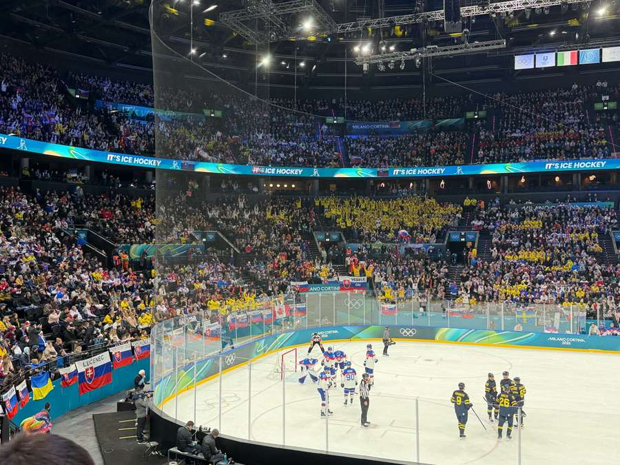 Hala počas duelu Slovenska.