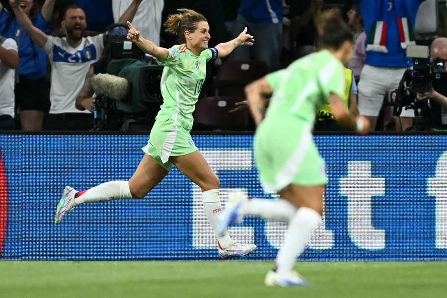 Grâce à un doublé de l'héroïque Girelli, l'Italie se qualifie en demi-finale de l'Euro