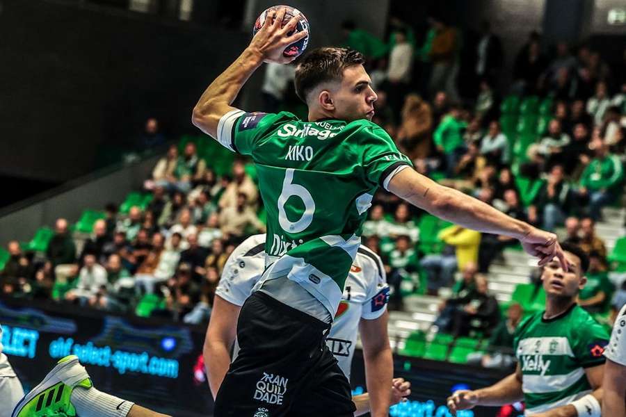 Sporting vence Chrobry (35-22) e assegura fase seguinte da Liga Europeia de andebol