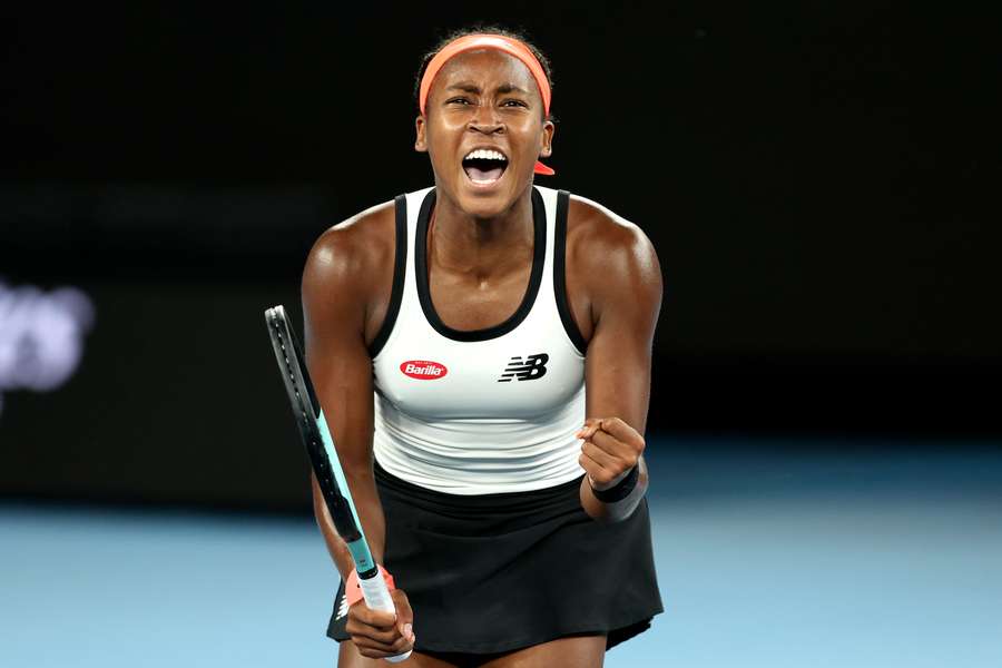 Coco Gauff venceu a batalha contra a outra jovem Emma Raducanu