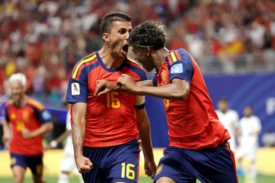 Rodri y Lamine Yamal celebran un gol de España Rodri y Lamine Yamal celebran un gol de España