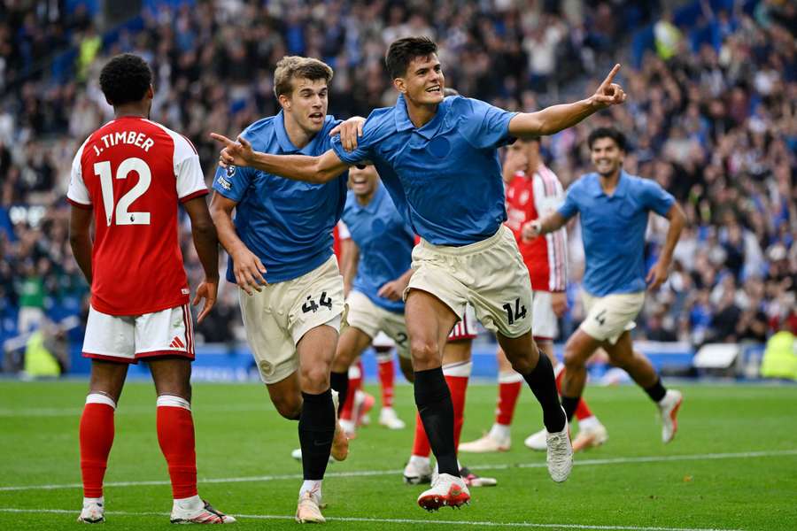 O Arsenal foi atropelado pelo Brighton de forma avassaladora O Arsenal foi atropelado pelo Brighton de forma avassaladora