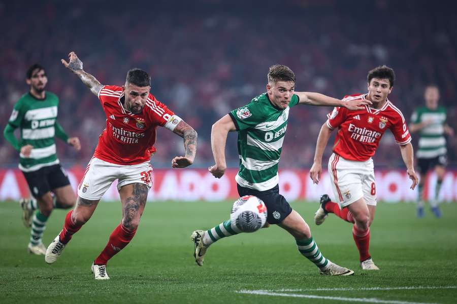 Benfica's Nicolas Otamendi in action against Sporting player Viktor Gyokeres during the Taca de Portugal cup semi-final second leg