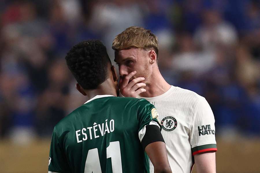 Palmer v rozpravě s Estevaem.