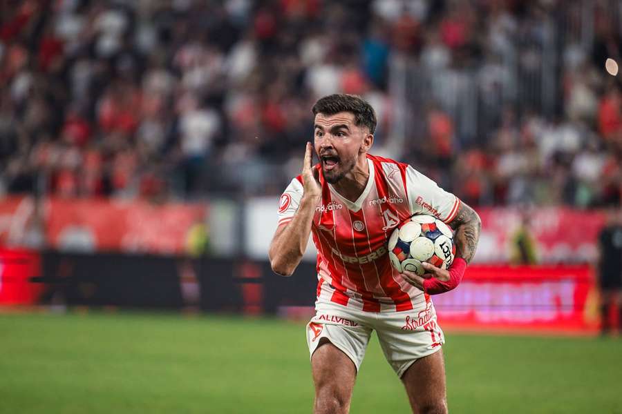 Danny Armstrong, atac dur la adresa lui Denis Alibec Danny Armstrong, atac dur la adresa lui Denis Alibec