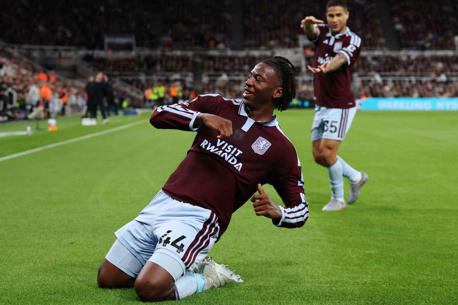 Manzambi celebrates his goal