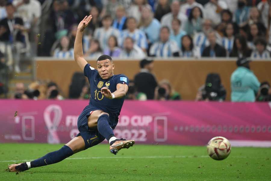 Mbappe face dubla în 2 minute