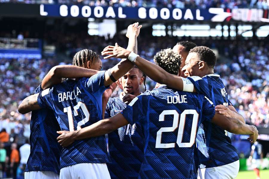 Barcola e Doué, sempre em concorrência durante o Mundial-2026
